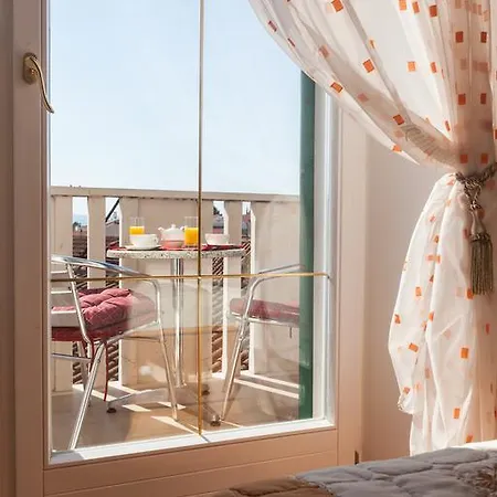 Kalalarga Deluxe- Centre&balcony Apartment *