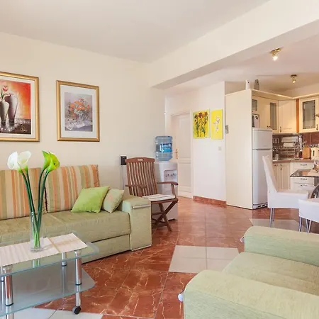 Kalalarga Deluxe- Centre&balcony * マカルスカ