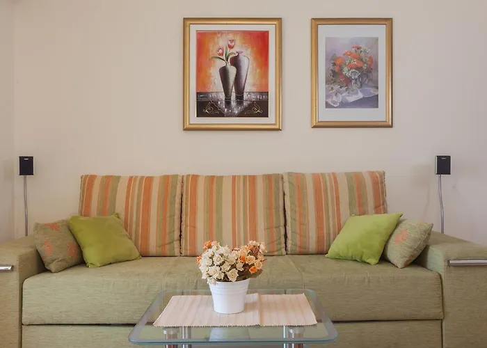 Kalalarga Deluxe- Centre&balcony *